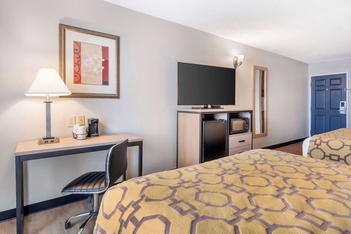2 Queen Beds (9 of 9)