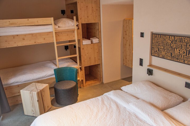 Room 6 of 38
