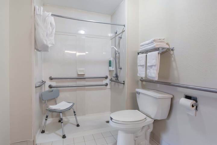 Studio 2 Queen Beds Kitchenette (12 of 16)