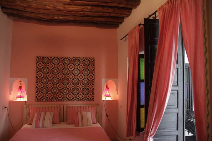 Room 27 of 65