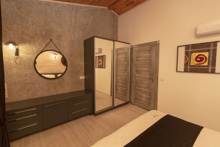 Room 12 of 85