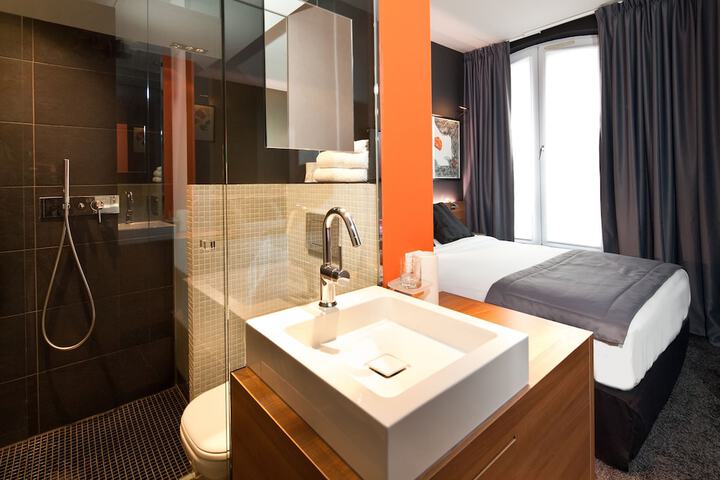 Room 42 of 75