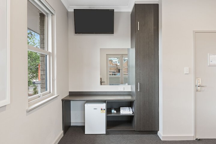 Room 5 of 16