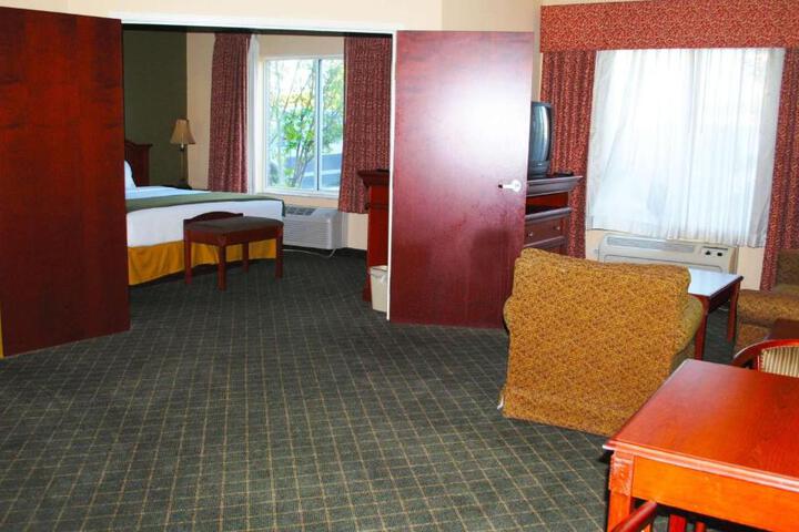 1 King Bed Accessible (12 of 17)