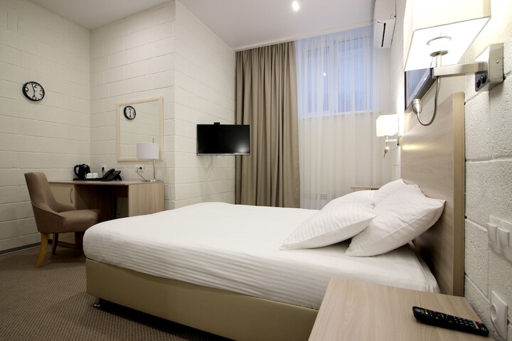 Room 9 of 35