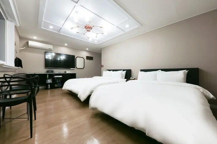 Room 2 of 19