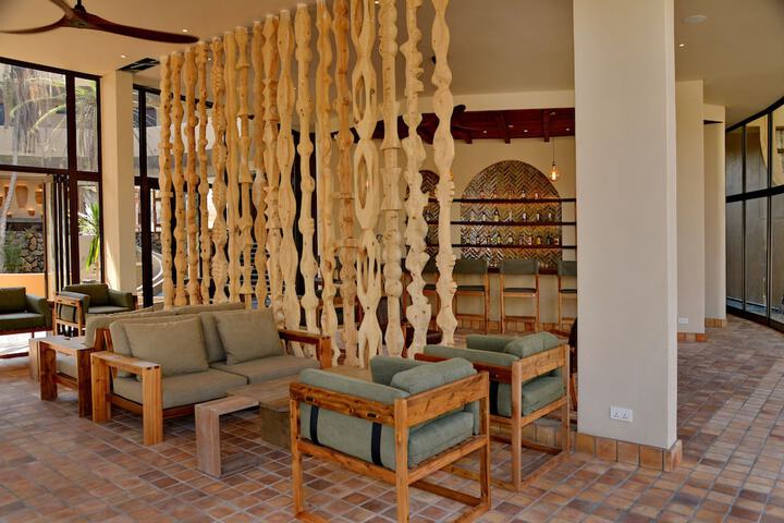 Lounge 55 of 68