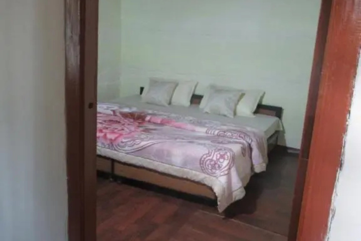 Room 2 of 8