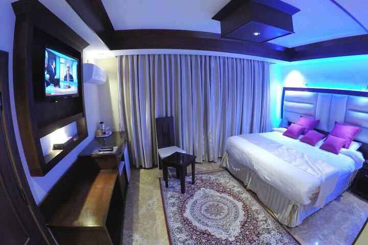 Room 13 of 43