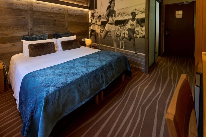 Room 10 of 42