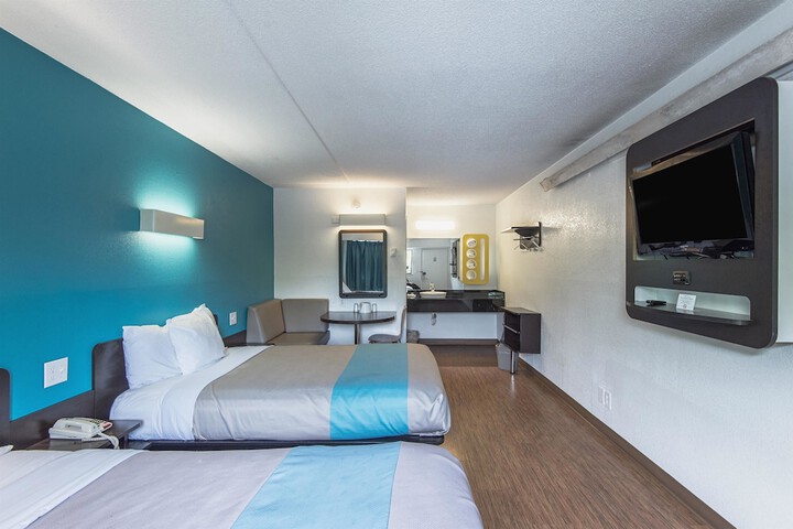 2 Double Beds (1 of 6)