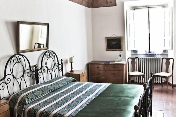 Room 10 of 65