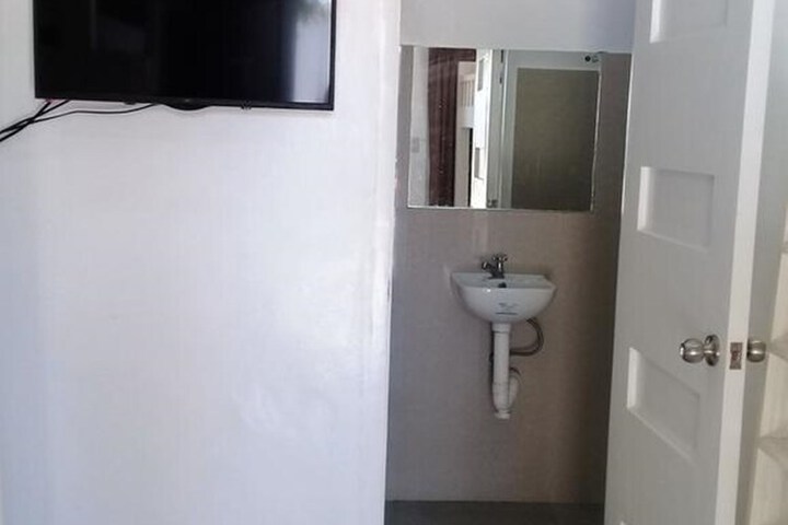 Room 33 of 46