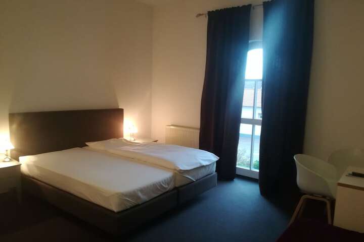 Room 5 of 17