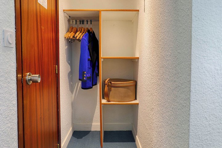 Room 57 of 191