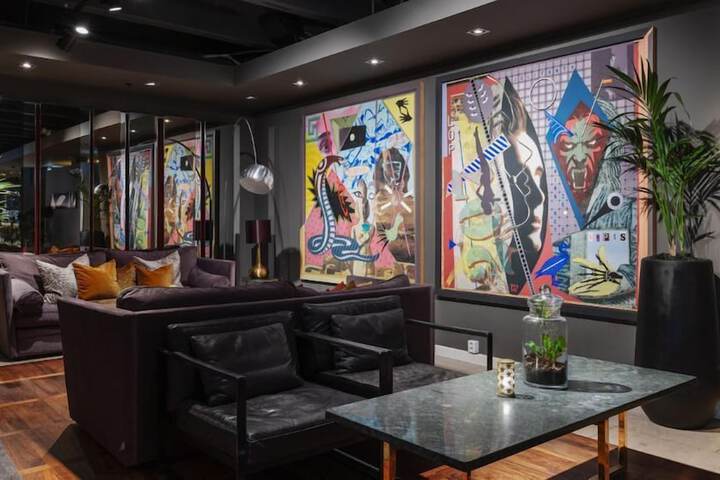 Guest Lobby