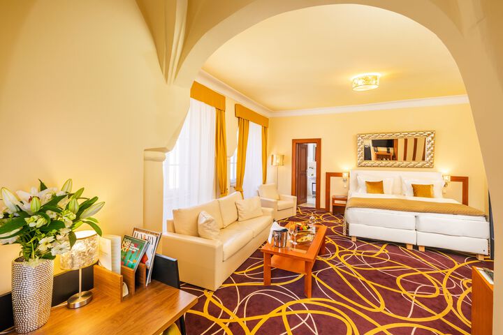 Room 30 of 48