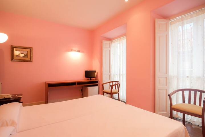 Room 12 of 27