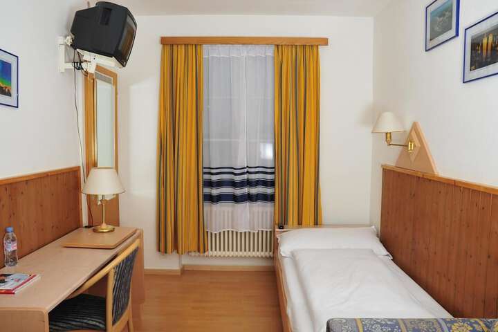 Room 16 of 69