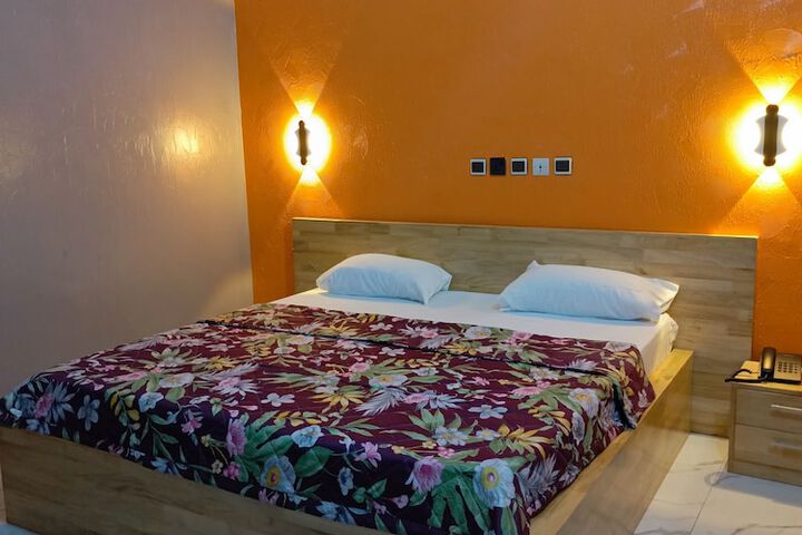 Room 10 of 44