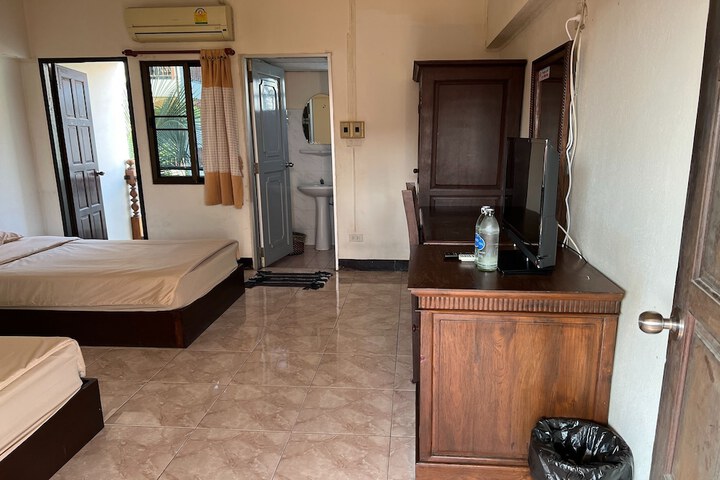 Room 16 of 37