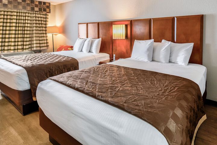 2 Queen Beds (9 of 9)