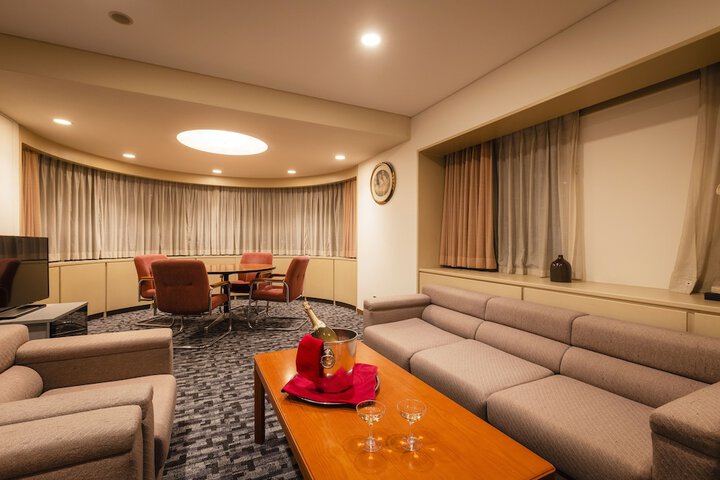 Room 10 of 77
