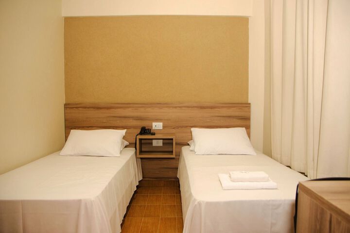 Room 10 of 30