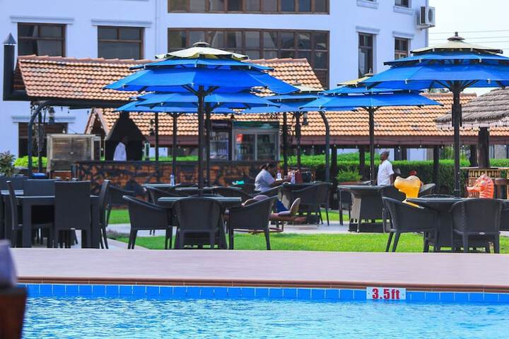 Hotel with Pool