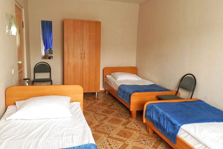 Room 6 of 8
