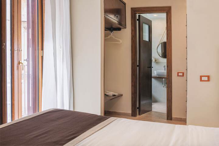 Room 26 of 124