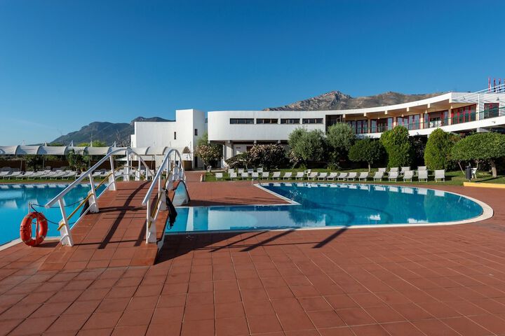 Hotel with Pool