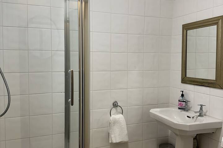 Room 13 of 25