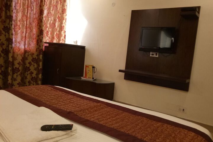 Room 9 of 39