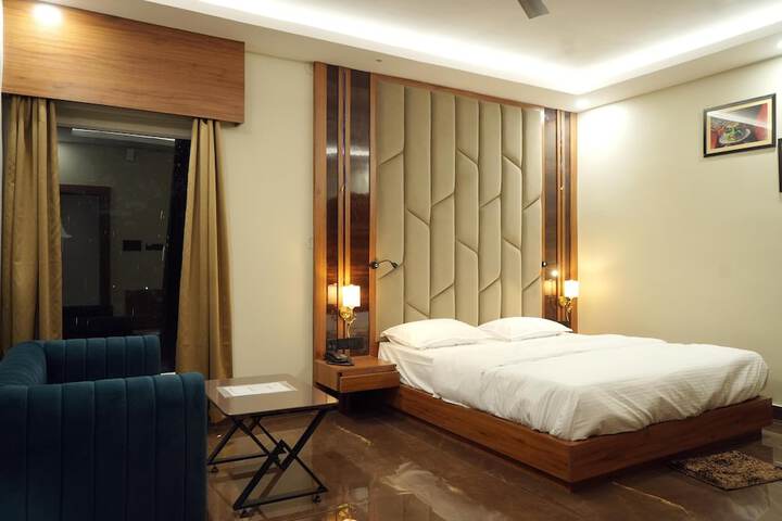Room 4 of 17