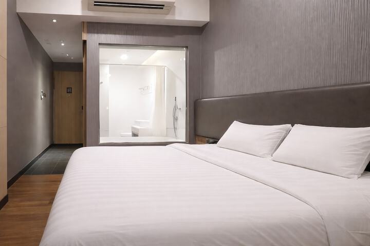 Room 54 of 104