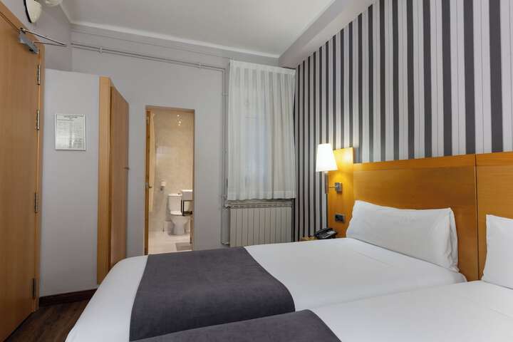 Room 17 of 73
