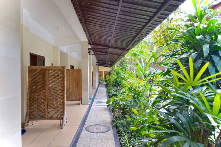 Hotel Exterior 37 of 43