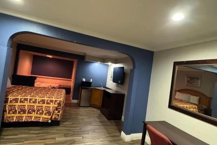 Room 8 of 36