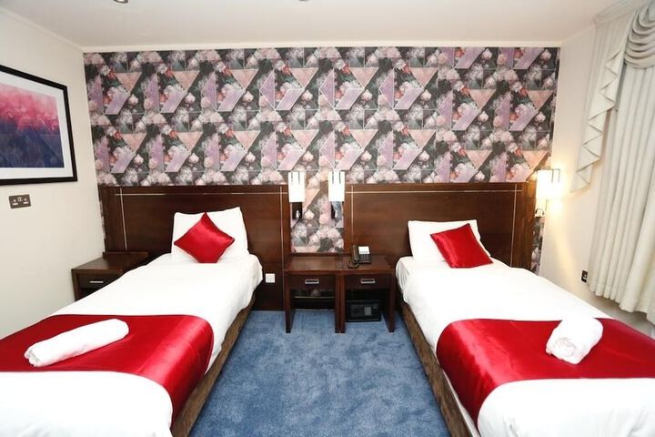 Room 15 of 33