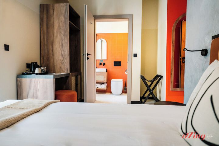 Room 6 of 38