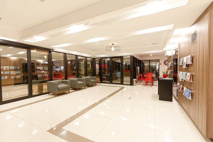 Ballroom/Hall 33 of 43