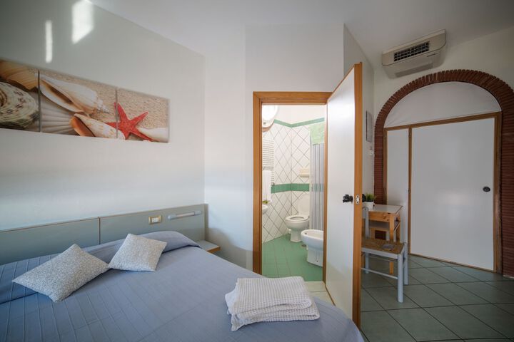 Room 15 of 36