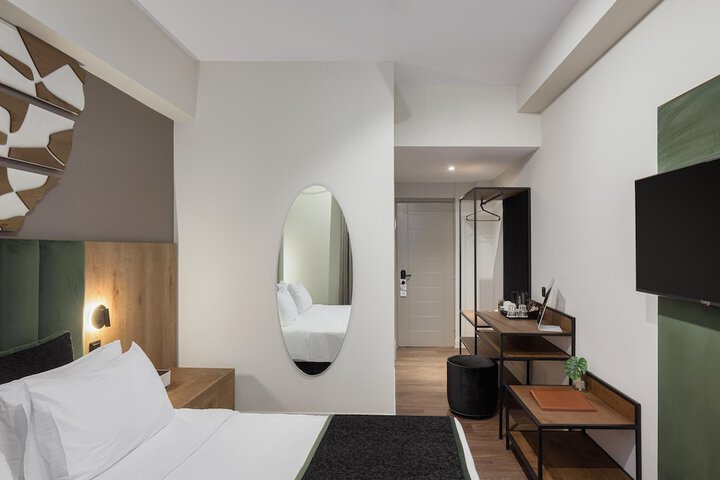 Room 32 of 122