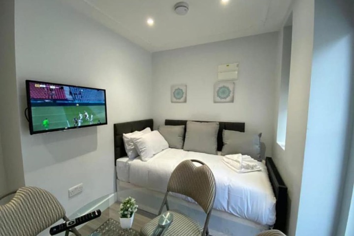 Room 10 of 98