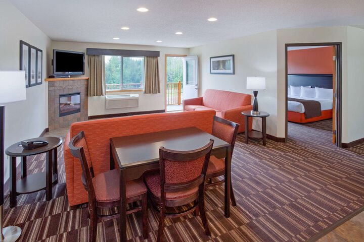 1 King Bed Studio Suite (4 of 9)