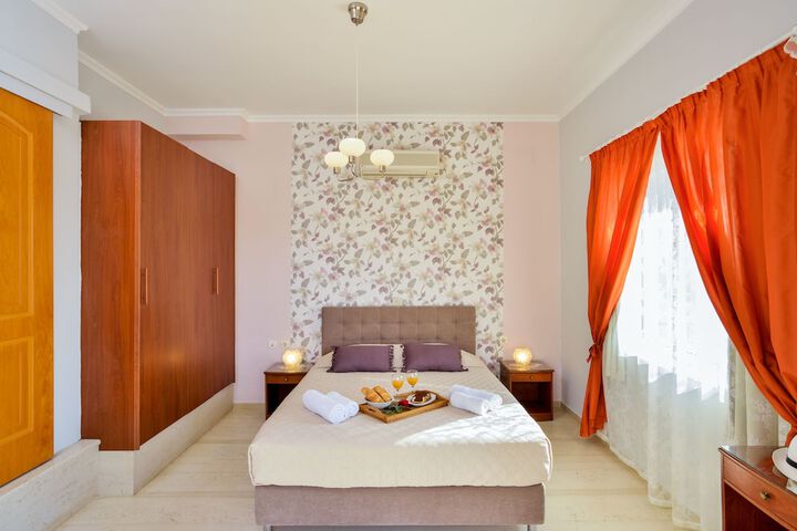 Room 7 of 33