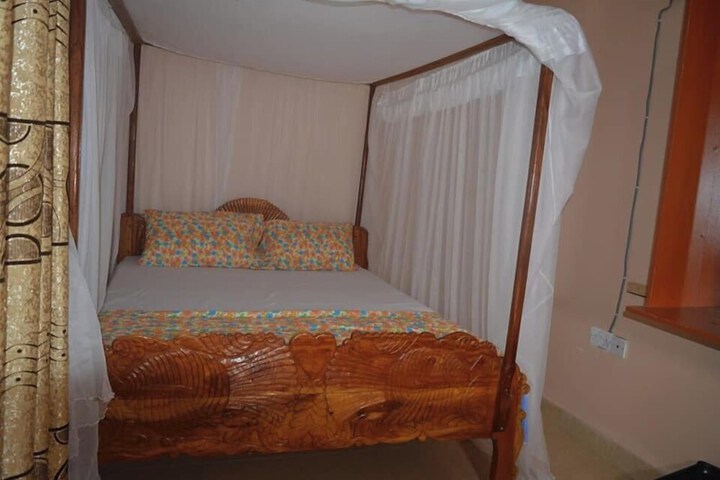 Room 13 of 34