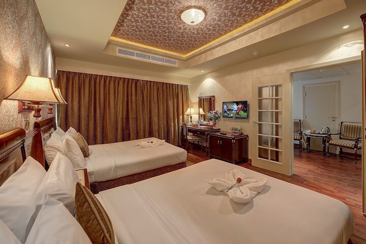 Room 6 of 33