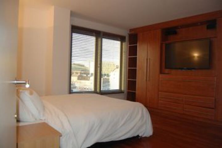 Room 4 of 6